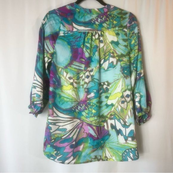 Gibson blouse with a vibrant, multi-color v- neck three-quarter sleeves Size:S - Picture 8 of 12